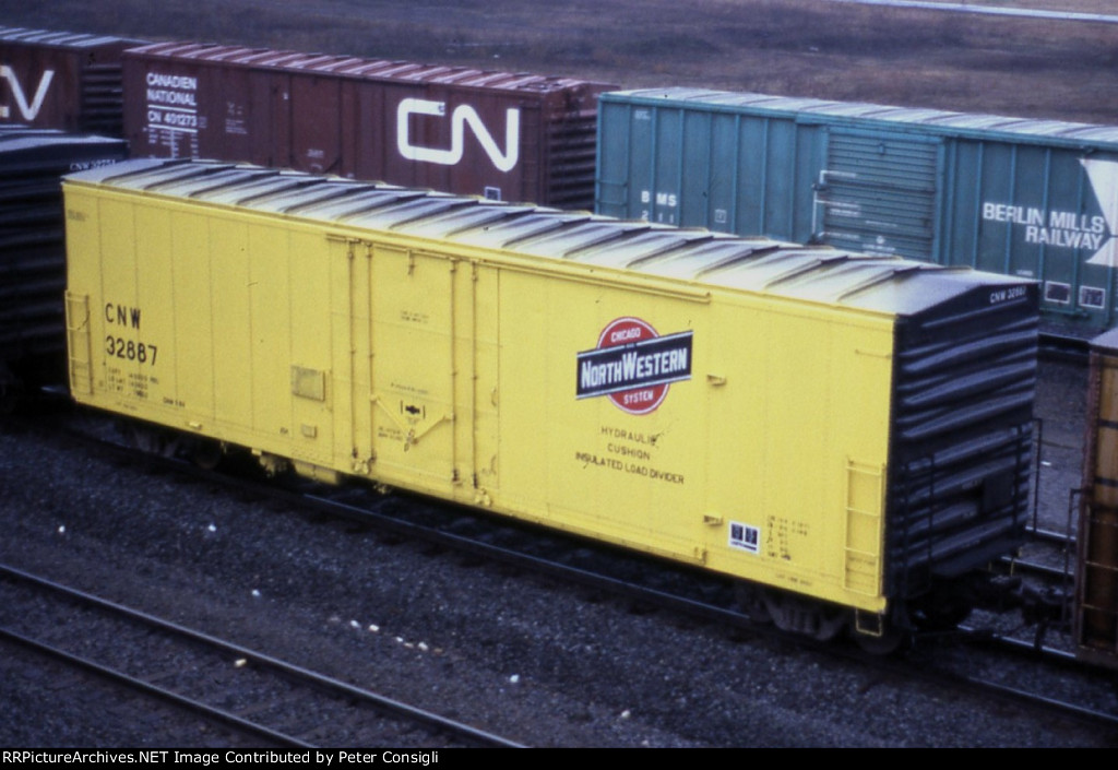 CNW 32887